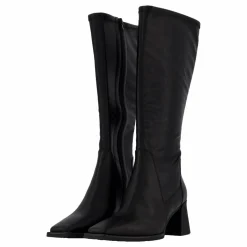 Vagabond Hedda Black