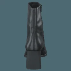 Vagabond Hedda Black