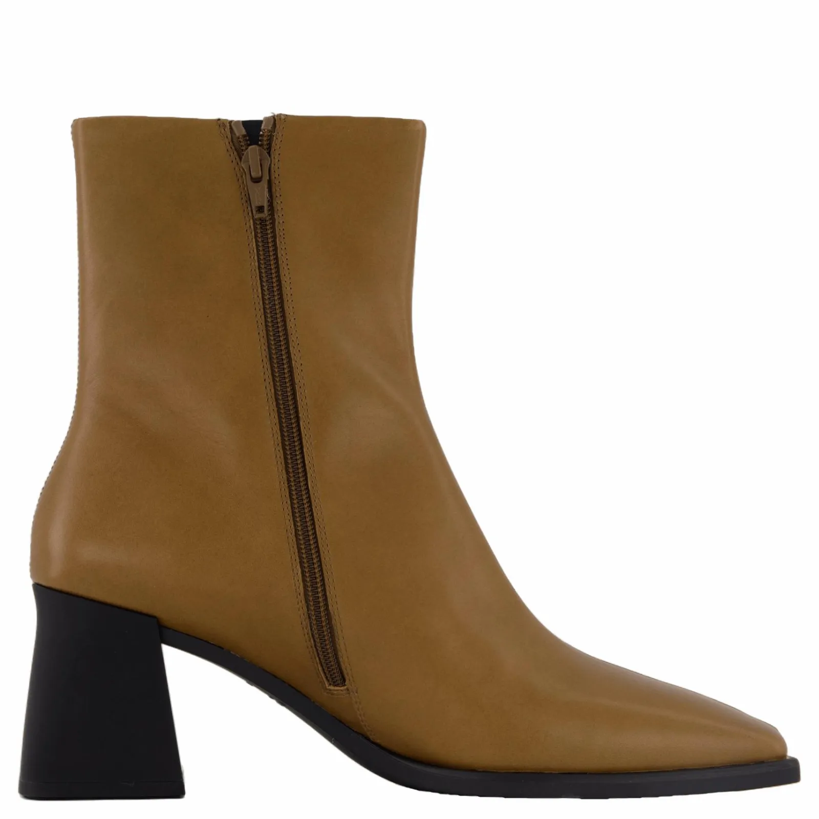 Vagabond Hedda Sepia