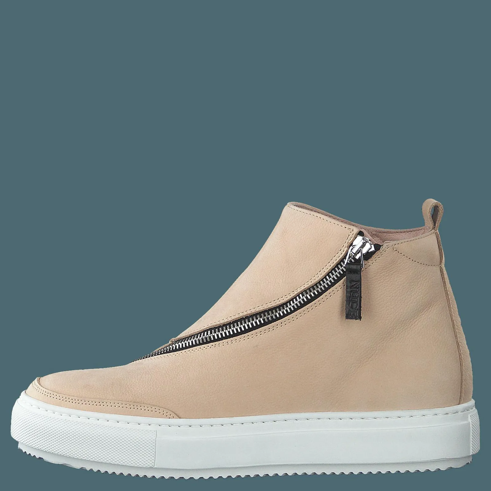 Nude of Scandinavia Lotta Cod / Nudo