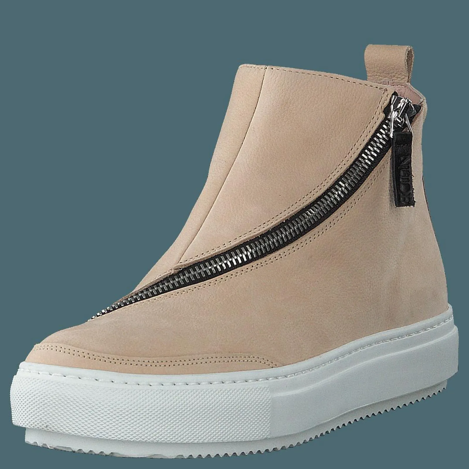 Nude of Scandinavia Lotta Cod / Nudo