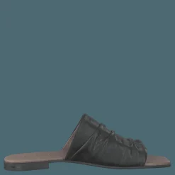 Ten Points Madeleine Black